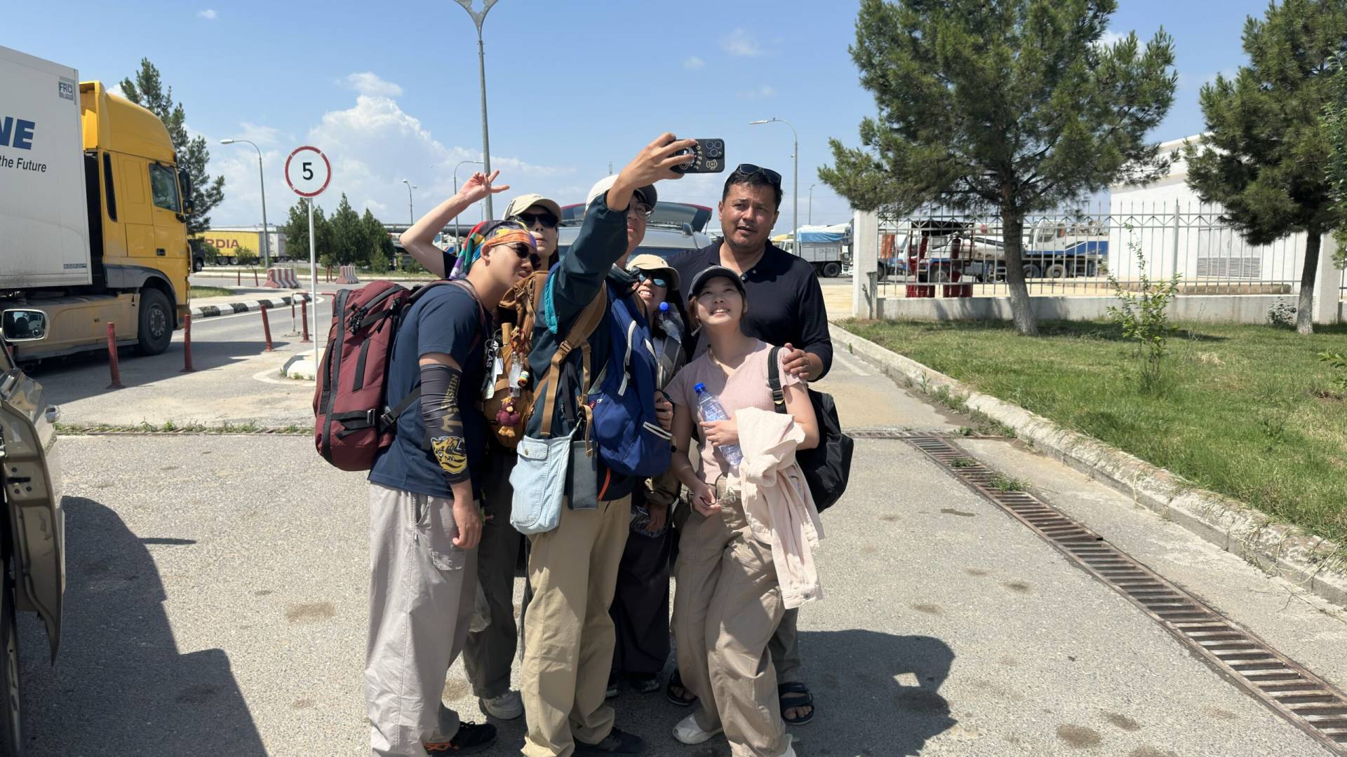 1 Day Turkmenistan Tour from Khiva: Dashoguz & Kunya-Urgench Japanese tourists taking a group selfie with their local guide during their Turkmenistan journey