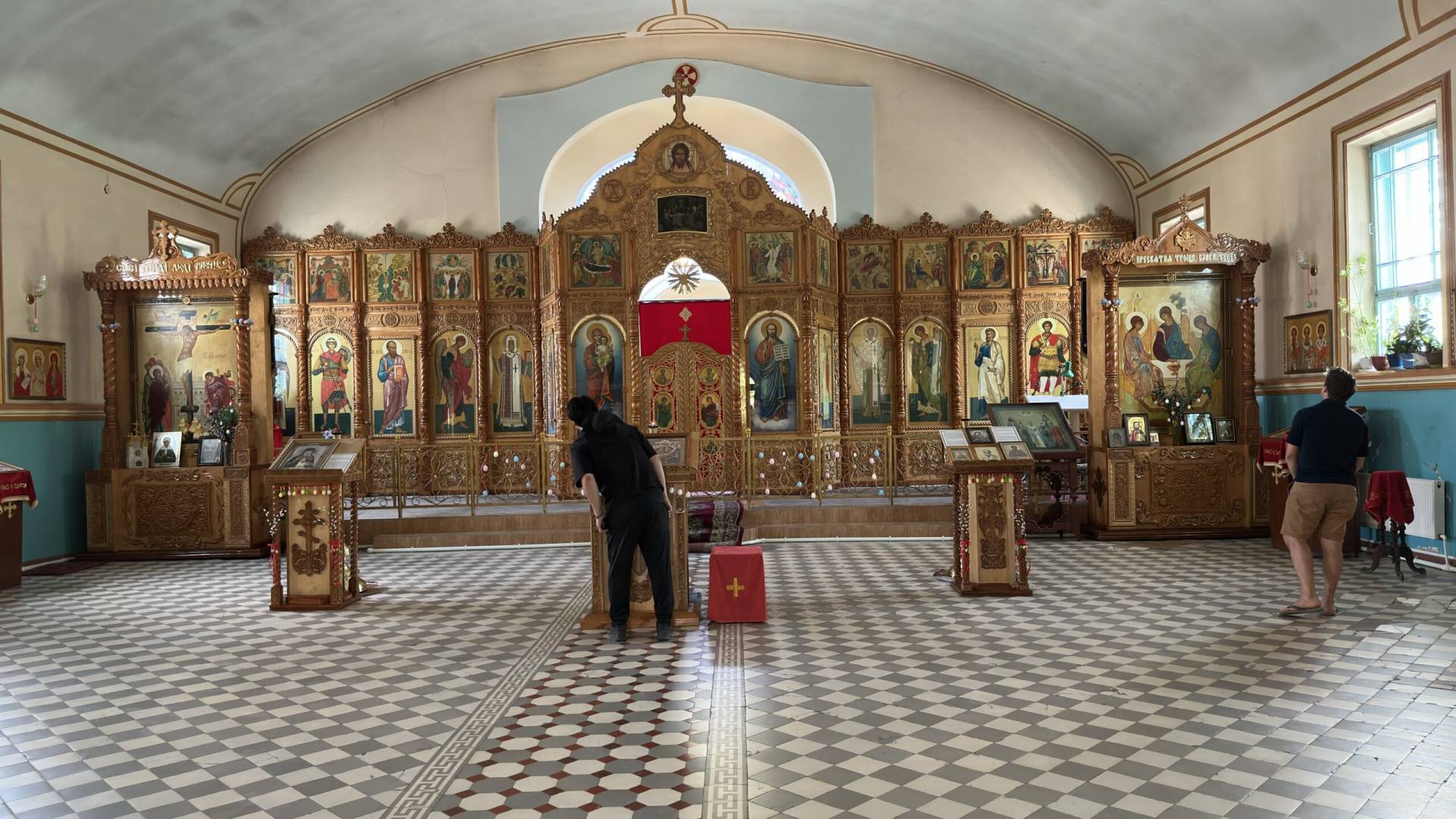 1 Day Turkmenistan Tour from Bukhara to Turkmenabat Travelers visiting a Christian church with religious icons during a Turkmenabat city tour