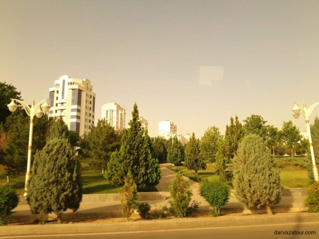 During our morning drive, we admired Ashgabat's magnificent white marble buildings and impressive monuments.