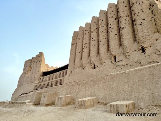 Kyz Kala fortress in ancient Merv, Turkmenistan – massive mud-brick walls and stairs of the 12th-century Seljuk-era structure, UNESCO World Heritage site