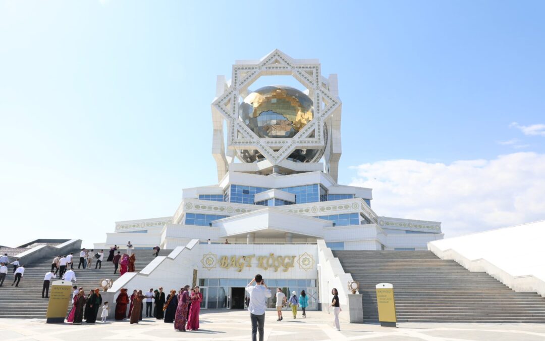 4-Day Turkmenistan Tour from Bukhara to Khiva via Merv, Overnight Train & Darvaza