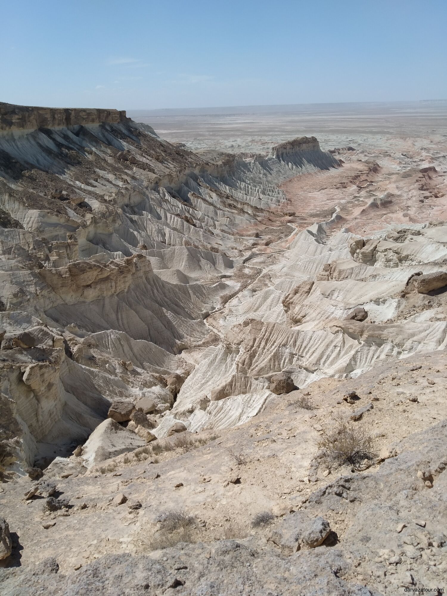 Yangykala Canyon in Turkmenistan — breathtaking view of colorful white and red rock formations stretching across the desert landscape, similar in beauty to Charyn Canyon in Kyrgyzstan.